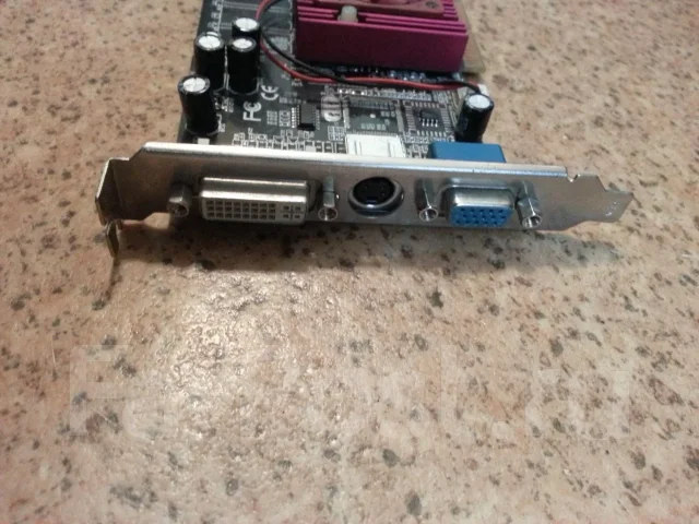 GeForce FX 5200 ����