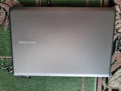 Samsung 530U4C. 14", 1,5����, ��� 4 ��, ���� 480���, WiFi: 1, Bluetooth: 1, ����������� �� 1��. ����