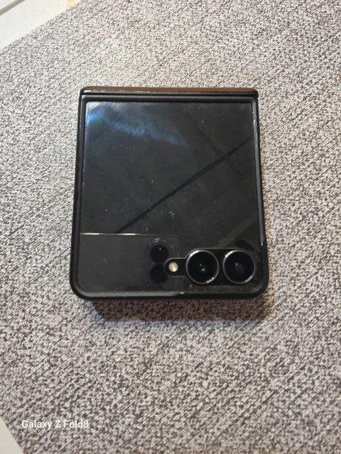 Samsung Galaxy Z Flip7. �/�, 512 �� ����