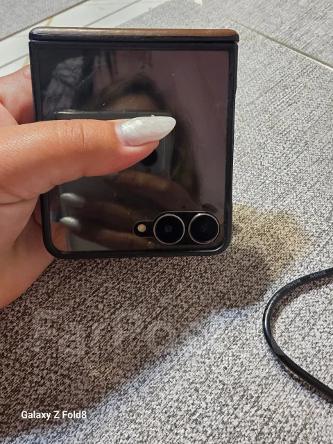 Samsung Galaxy Z Flip7. �/�, 512 �� ����