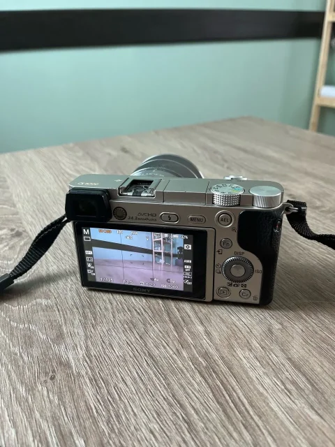 Sony Alpha ILCE-6000. 20 � ����� �� ����