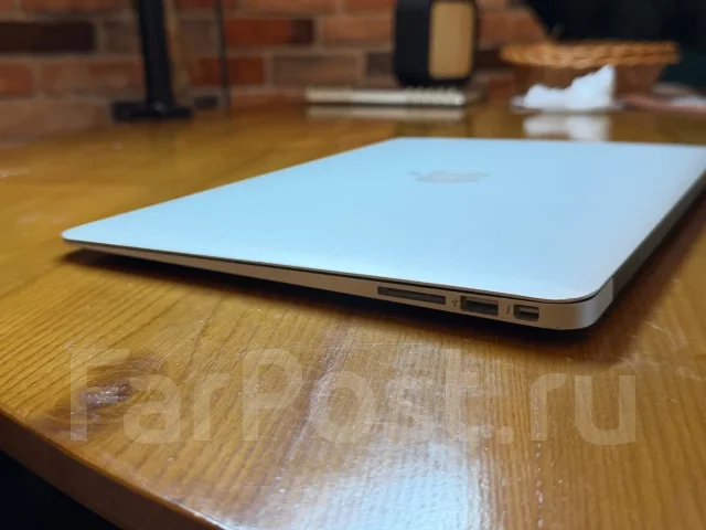 Apple MacBook Air 13 2017 Mid. 13.3", 1,8����, ��� 8 ��, ���� 128���, WiFi: 1, Bluetooth: 1, ����������� �� 10��. ����