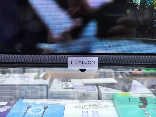 iFFALCON 32F52. LED ����