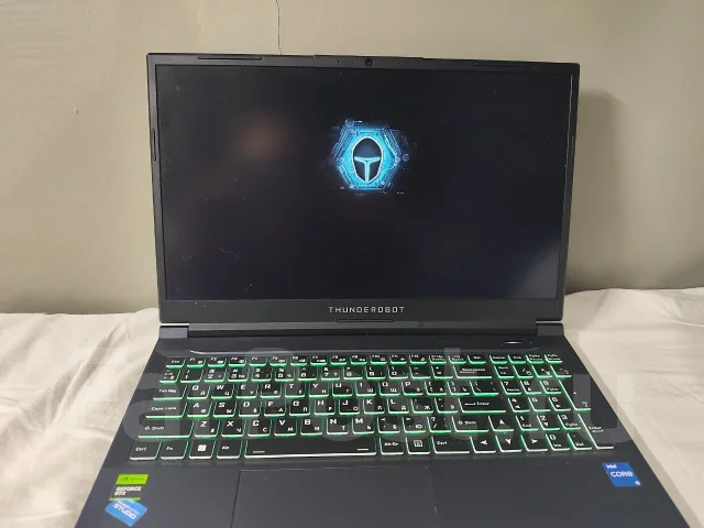 Thunderobot 911S Core D. 15.6", 2����, ��� 32 ��, ���� 512���, WiFi: 1, Bluetooth: 1, ����������� �� 5��. ����