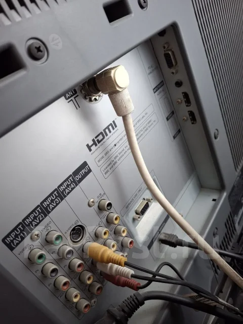 Hitachi. LCD (��) ����