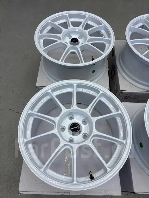 Weds Sport TC105X. 8.0x17", 5x114.3, ET35, �� 73,1���. ����