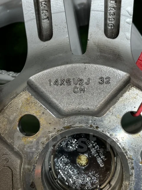 Sparco. 5.5x14", 4x100, ET32, �� 57,1���. ����