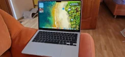 Apple MacBook Air 13 2025. 13.6", 4,4����, ��� 16 ��, ���� 256���, WiFi: 1, Bluetooth: 1 ����