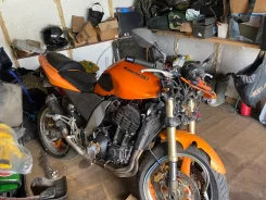 Kawasaki Z 1000 ����