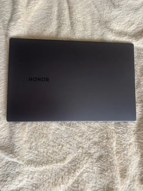 Honor MagicBook X 15. 15.6", ��� 8 ��, ���� 500���, WiFi: 1, Bluetooth: 1 ����