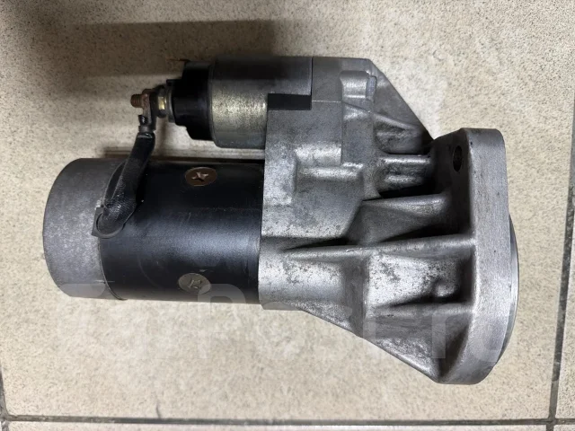 ������� Nissan 233001W400 ����
