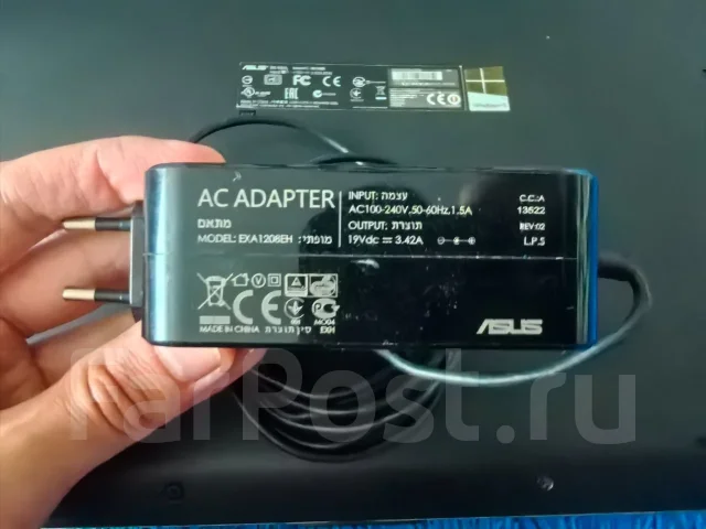 Asus. 15.6", ��� 4 ��, ���� 750���, WiFi: 1, Bluetooth: 1, ����������� �� 3��. ����