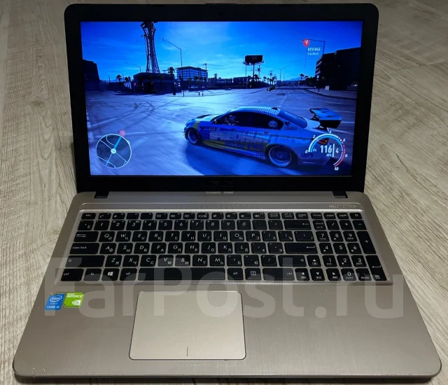 Asus. 15.6", 2,7����, ��� 8 ��, ���� 256���, WiFi: 1, Bluetooth: 1, ����������� �� 4��. ����