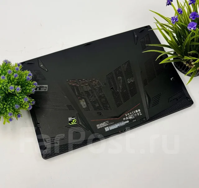 MSI. 15.6", 2,4����, ��� 16 ��, ���� 256���, WiFi: 1, Bluetooth: 1, ����������� �� 8��. ����
