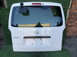 ����� 5-� Toyota Hiace KDH200 ����