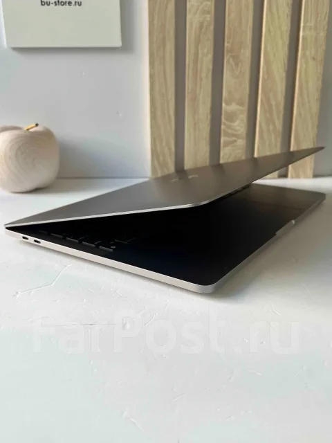 Apple MacBook Pro 13 2020 Late. 13.3", ��� 16 ��, ���� 512���, WiFi: 1, Bluetooth: 1, ����������� �� 12��. ����