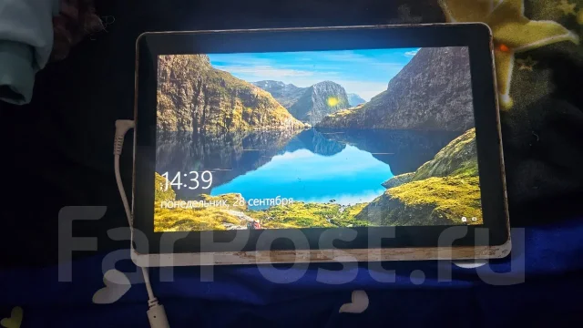 Acer Iconia Tab W700. 10.1 ������, ������ 128 �� ����