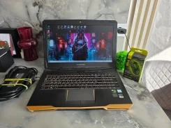 Thunderobot. 15.6", 3,8����, ��� 16 ��, ���� 512���, WiFi: 1, Bluetooth: 1, ����������� �� 2��. ����