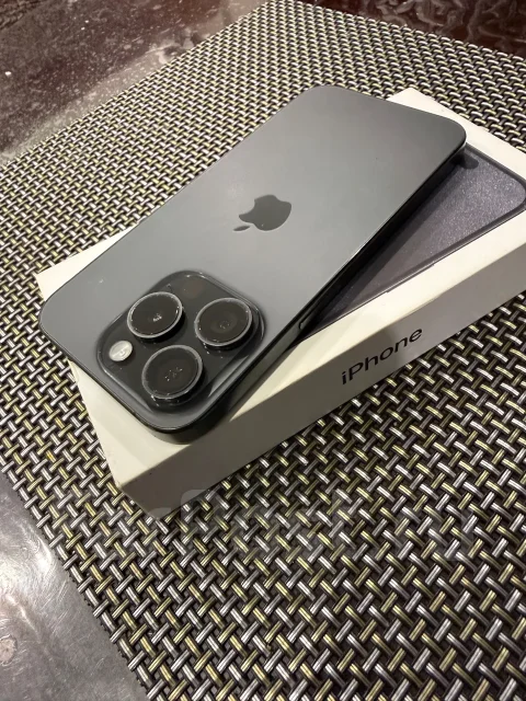 Apple iPhone 15 Pro. �/�, 256 ��, ������, 3G, 4G LTE, 5G, NFC, ������� �������, ������������ ������� ����