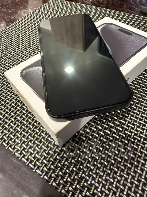 Apple iPhone 15 Pro. �/�, 256 ��, ������, 3G, 4G LTE, 5G, NFC, ������� �������, ������������ ������� ����