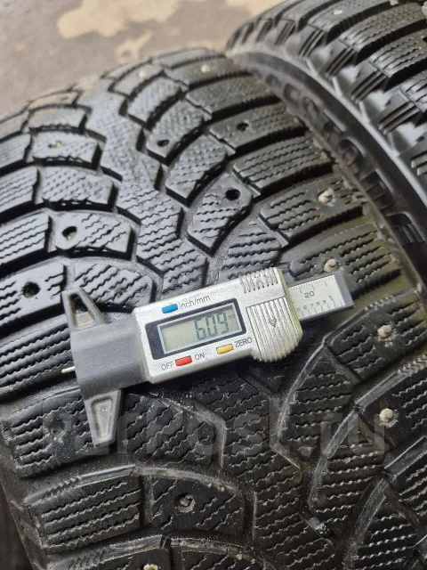 Bridgestone Blizzak Spike-01