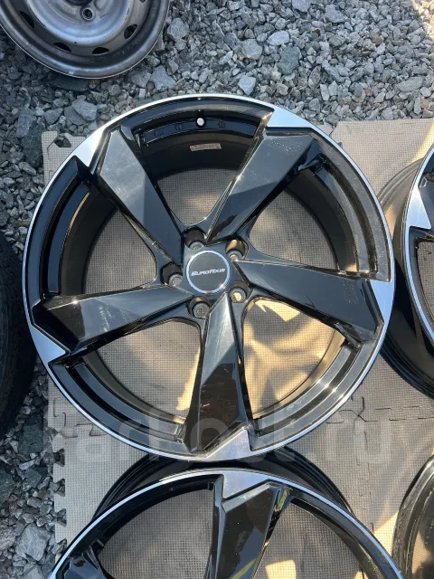 Axis. 8.5x20", 5x112, ET2 ����