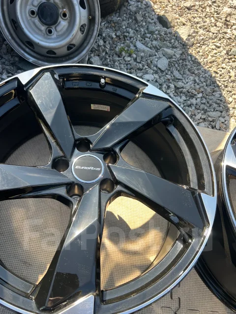 Axis. 8.5x20", 5x112, ET2 ����