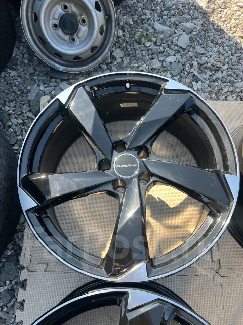 Axis. 8.5x20", 5x112, ET2 ����