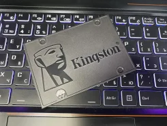 SSD 2,5 �����. 120���, ��������� SATA ����