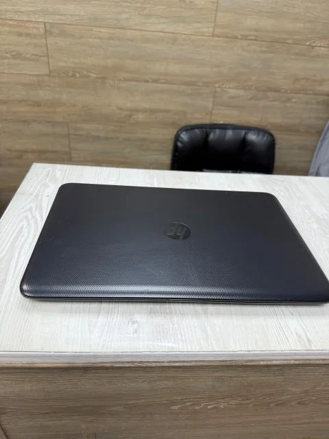 HP 15-af002ur. 15.6", 1,4����, ��� 2048 ��, ���� 500���, WiFi: 1, Bluetooth: 1 ����