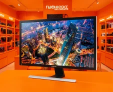 Samsung. 28", ���������� �� (LCD, LED, QLED) ����