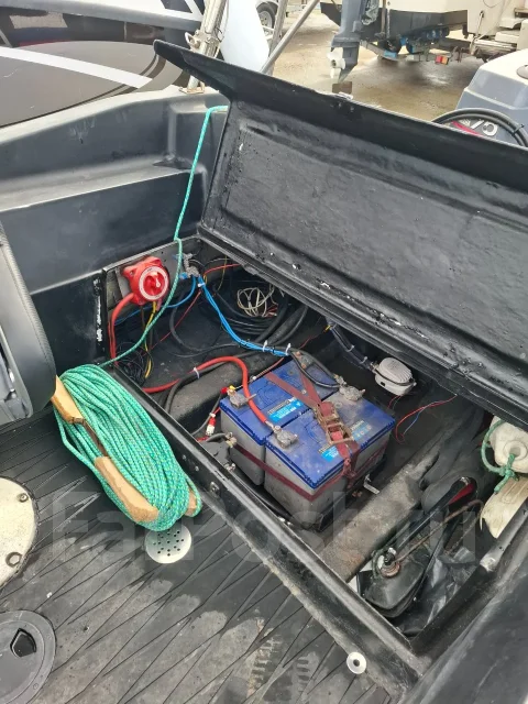 Skyboat SB R5. ����� 5,2��., ��������� ���������, 70��.�., ������ ����