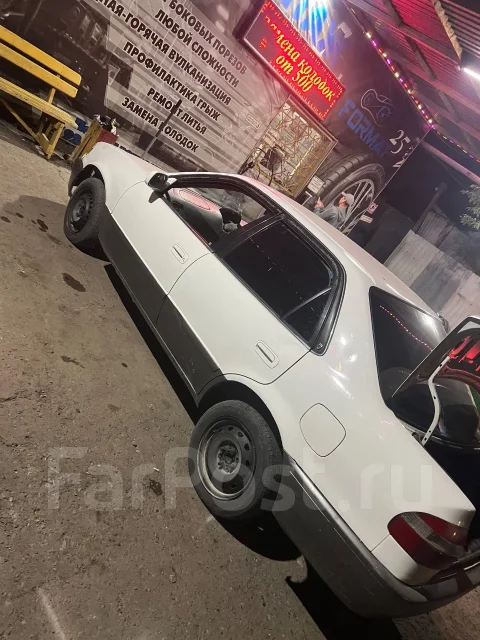 Toyota Corolla. �������, ��������, 1.0 (100��.�.), ������, 300 000����. �� ����