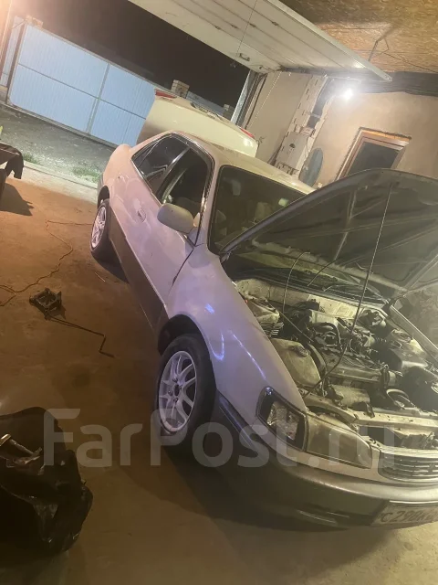 Toyota Corolla. �������, ��������, 1.0 (100��.�.), ������, 300 000����. �� ����