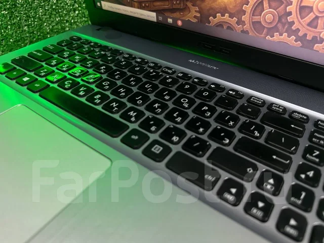 Asus. 15.6", 2����, ��� 4 ��, ���� 500���, WiFi: 1, Bluetooth: 1, ����������� �� 2��. ����
