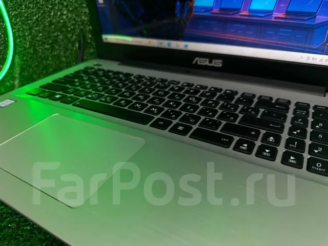 Asus. 15.6", 3����, ��� 8 ��, ���� 500���, WiFi: 1, Bluetooth: 1, ����������� �� 1��. ����
