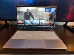 Intel. 14", 2,6����, ��� 8 ��, ���� 2 000���, WiFi: 1, Bluetooth: 1, ����������� �� 3��. ����