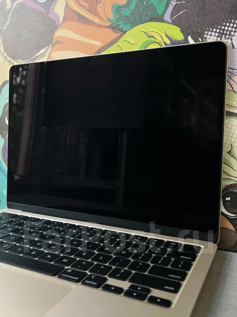 Apple MacBook Air 13 2022. ��� 16 ��, ���� 256���, WiFi: 1, Bluetooth: 1, ����������� �� 12��. ����