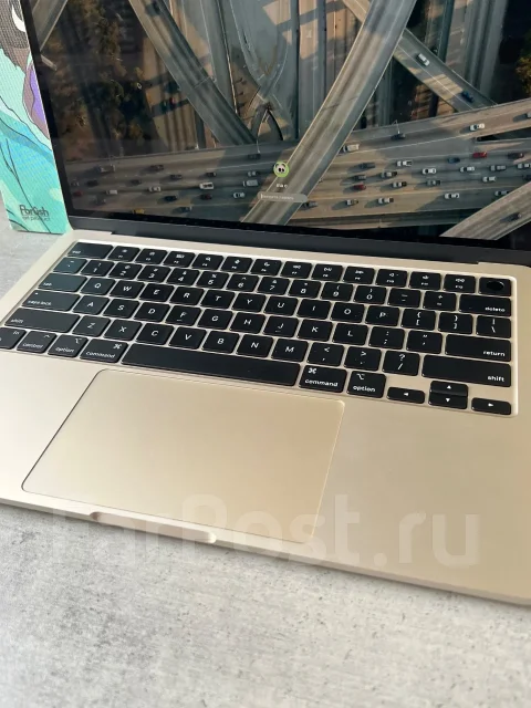 Apple MacBook Air 13 2022. ��� 16 ��, ���� 256���, WiFi: 1, Bluetooth: 1, ����������� �� 12��. ����