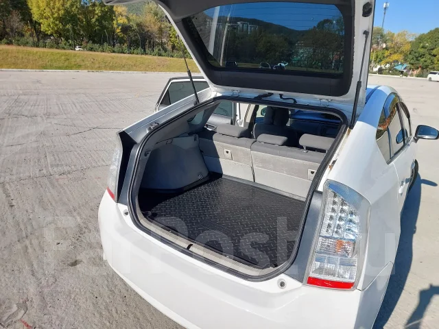Toyota Prius. �������, ��������, 1.8 (99��.�.), ������, 332 998����. �� ����
