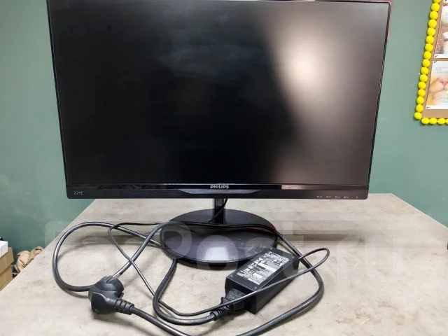 Philips. 21.5", ���������� �� (LCD, LED, QLED) ����