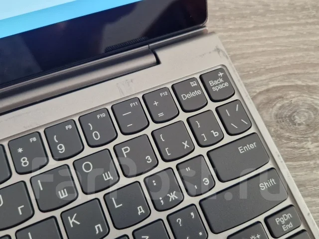 Lenovo IdeaPad. 10.1", 1,1����, ��� 4 ��, ���� 120���, WiFi: 1, Bluetooth: 1, ����������� �� 6��. ����