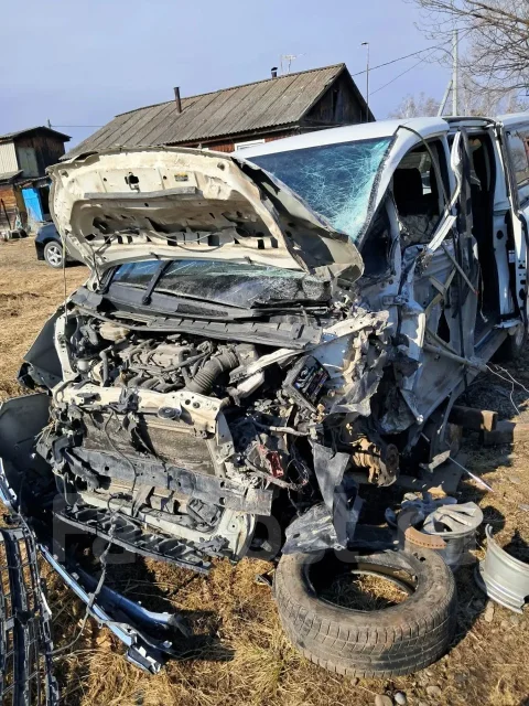 Toyota Noah. �������, ��������, 2.0 (152��.�.), ������, 250 000����. �� ����