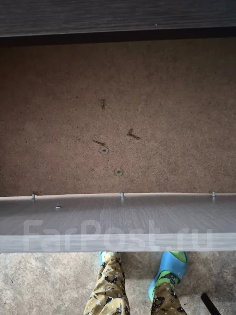 ����� ����