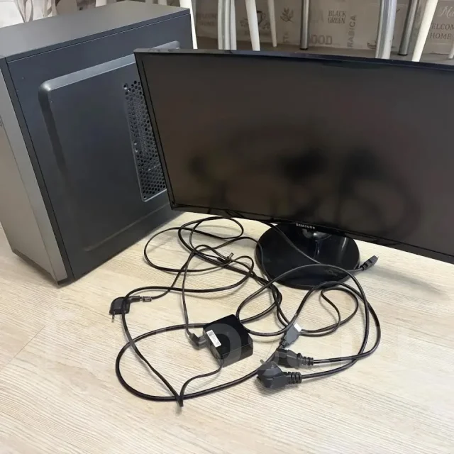 Samsung. 23.5", ���������� �� (LCD, LED, QLED) ����