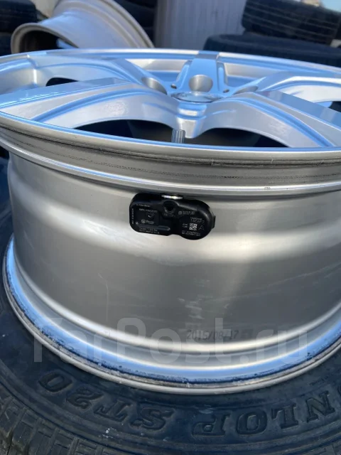Dunlop Violento. 8.0x18", 5x114.3, ET42, �� 73,1���. ����