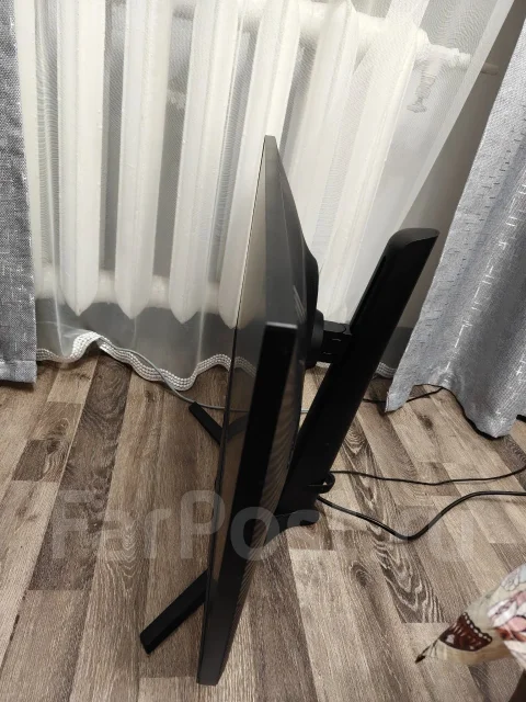 Samsung. 27" ����