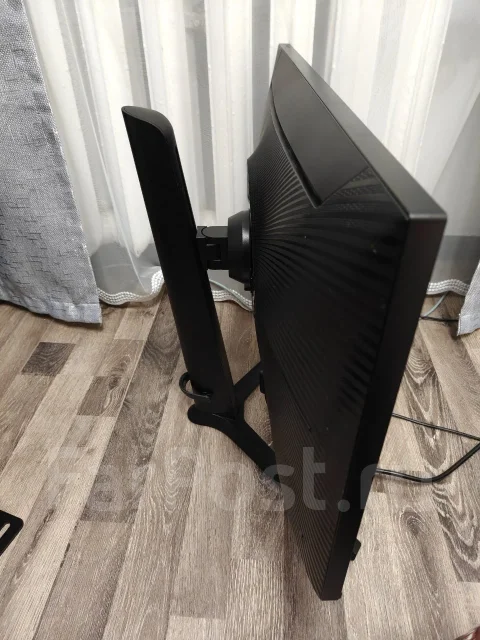 Samsung. 27" ����