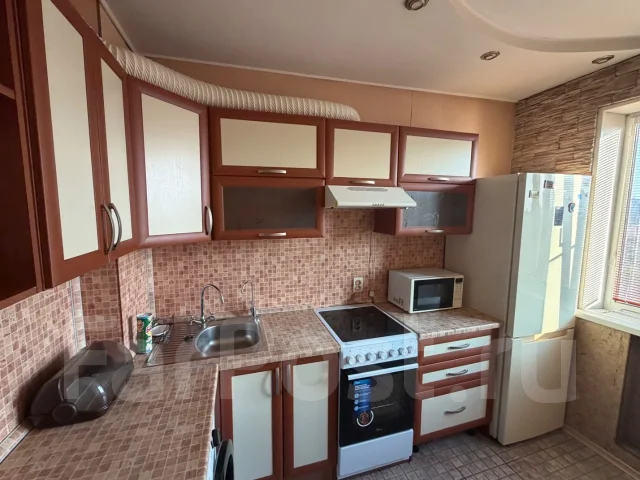 2-���������, ����� ������� 5. ��������, ������� ����, 50,5���.��., 9/9 ����, ������������ ������. ����� ����