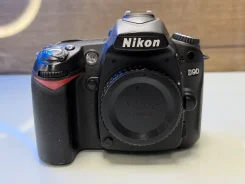 Nikon D90 Body ����